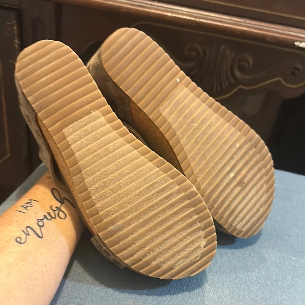 Tan Wedge Shoes with Slingback and Peep-Toe - Picture 3 of 6